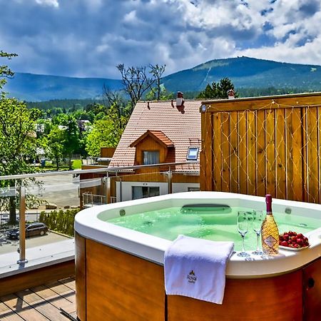 Royal Prestige Collection Z Prywatnym Jacuzzi - Stone Hill Resort Z Basenem I Saunami 스클라르스카포렘바 외부 사진