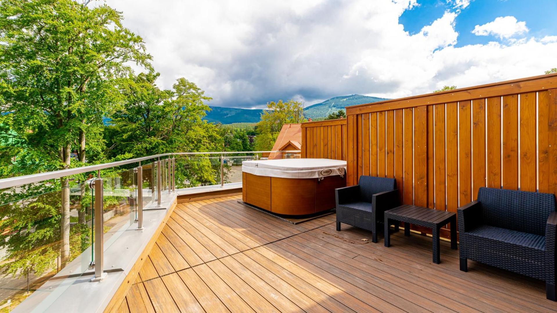 Royal Prestige Collection Z Prywatnym Jacuzzi - Stone Hill Resort Z Basenem I Saunami 스클라르스카포렘바 외부 사진