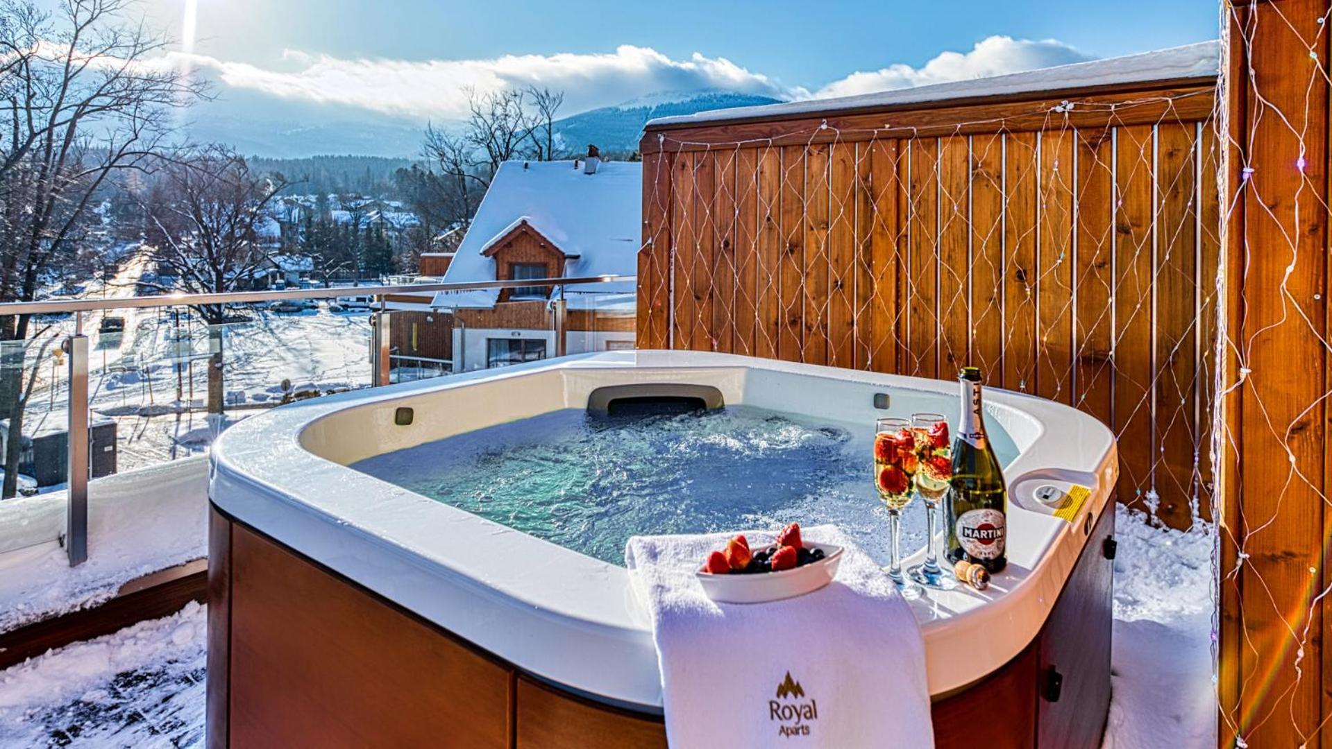 Royal Prestige Collection Z Prywatnym Jacuzzi - Stone Hill Resort Z Basenem I Saunami 스클라르스카포렘바 외부 사진